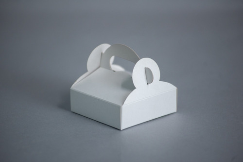 Imagen 2 de 3 de Caja Mini C/ Manija 9x9x3 (x 50 U.) Souvenir Bombones Accesorios Regalos - Bauletto