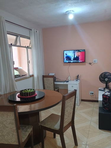 Casa Dúplex Com 3 Quartos, 2 Banheiro, Área De Serviço Vara