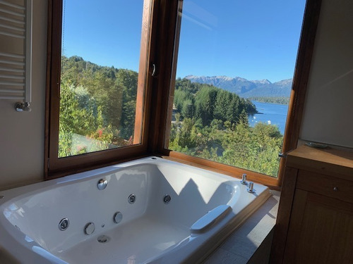 Imagen 19 de 30 de Casa Contemporánea Excepcional Vista Al Lago Nahuel Huapi