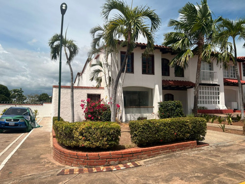 Town House En Agua Marina Country Club Para Crear El Hogar De Tus Sueños. Cahp. 24-24357