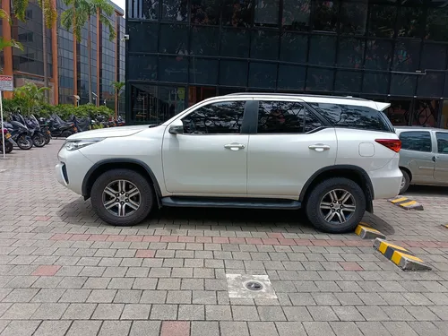 Toyota Fortuner 2.4 Street At 7As