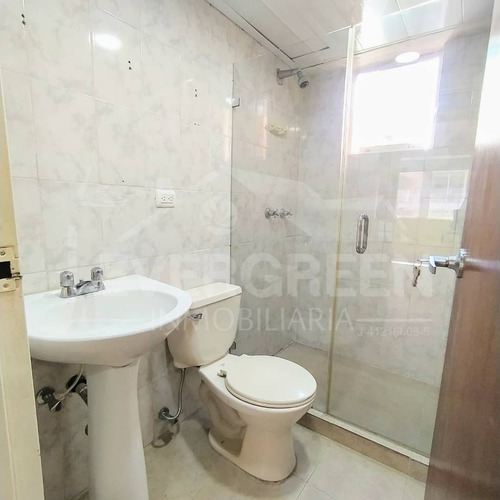 Imagen 8 de 9 de Apartamento En Venta Lecheria - Resd. Valentina - 04147810288
