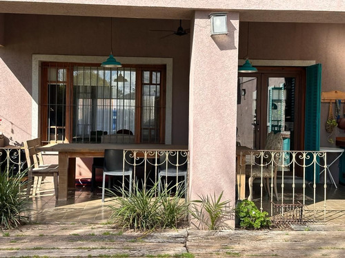 Importante Casa Centrica  Con Parque Y Pileta En Venta En Ch