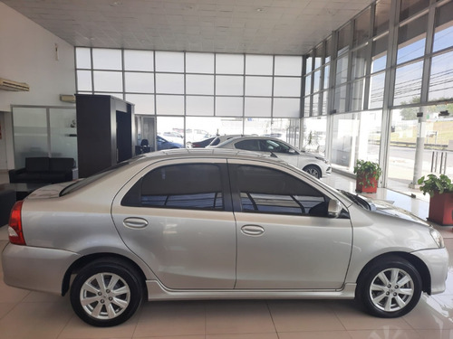 Imagen 6 de 16 de Toyota Etios Xls 1.5 4p 2017 // 4632025