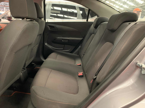 Imagen 6 de 12 de Chevrolet Sonic A Std 5 Vel Ac 2012