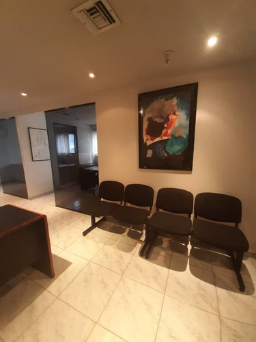 Imagen 3 de 14 de Oficina En Venta Av. Bolivar