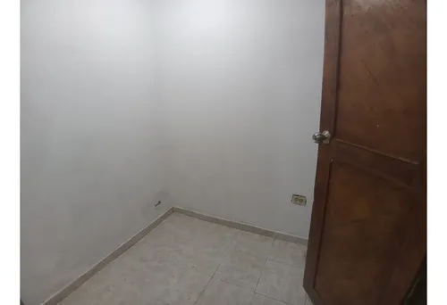 Vendo Casa De Dos Niveles En Los Nogales.
