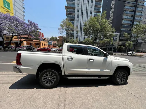 Mitsubishi L200 2025