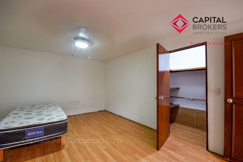 Imagen 27 de 30 de Casa En Venta En Providencia De Oportunidad
