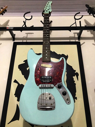 Imagem 1 de 3 de Guitarra Estilo Fender Kurt Cobain Mustang Sonic Blue