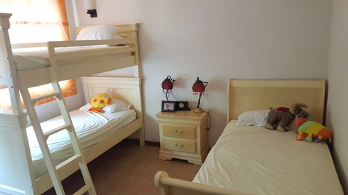 Apartamento De 2 Habitaciones En Las Brisas Guavaberry - Juan Dolio, Con Jardin