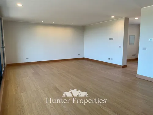 Lujoso Dpto. En Venta De 4d + Sala De Estar En Las Rastr