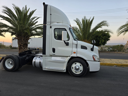 Excelente Tractocamion Mulita Freightliner Cascadia Evolució