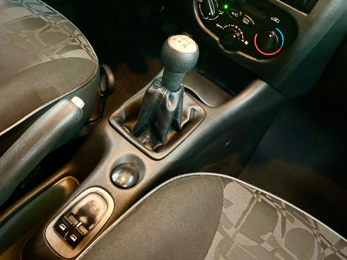 Peugeot 207 1.4 Xr Flex 5p