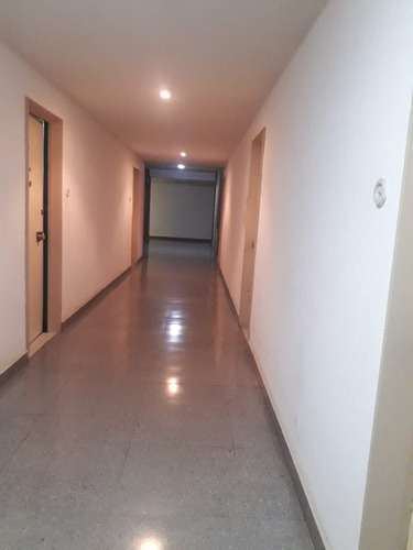 Imagen 4 de 17 de Departamento 1 Amb Interno En El Centro Sobre Peatonal San Martin