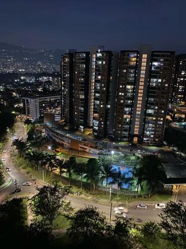 Arriendo Lindo Apartamento Con Espectacular Vista En La Unidad Residencial Colinas De Los Bernal, Ubicada En La Loma De Los Bernal.