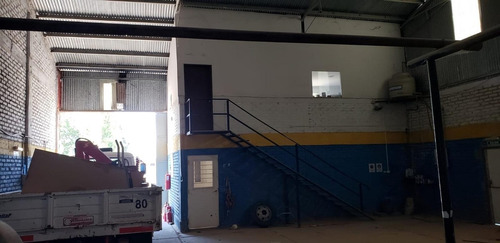 Imagen 4 de 11 de Alquilo Galpón 200 M2 - Ofi 60 M2- Predio 400 M2 - Cipoletti