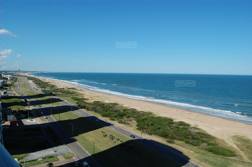 Imagen 4 de 30 de Apartamento Le Parc Piscina Piso Alto 3 Dormitorios Dependencia De Servicio Departamento En Venta Ubicado En Playa Brava, Punta Del Este, Punta Del Este / Maldonado