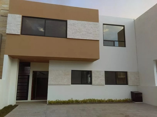 Hermosa Casa En La Condesa Juriquilla, 4 Recámaras, Una En P