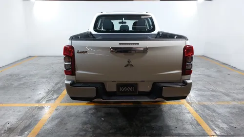 Mitsubishi L200 2.4 GLX GASOLINA