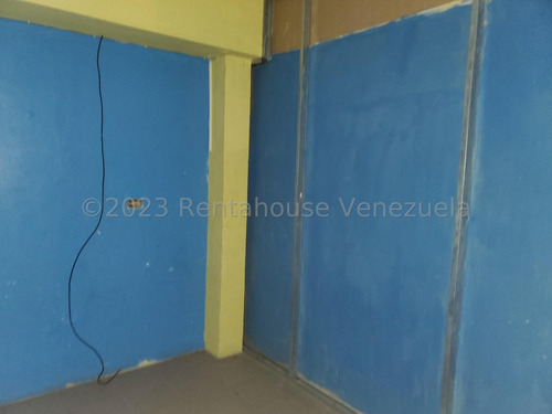 Casa Con 2 Locales Comerciales En Venta En El Oeste De Barquisimeto. Yc. Código 23-22776