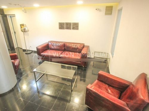 Imagen 15 de 25 de Alquiler De Oficina Doble, 5to Piso Al Frente, 60m2, Dos Entradas, Dos Baños, Sala De Reuniones De Uso Común, Plaza Independencia Esq Juncal, Entre El Centro Y La Ciudad Vieja
