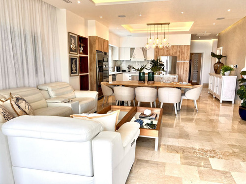 Venta De Hermoso Apartamento Con Vista A La Marina De Cap Cana, Punta Cana
