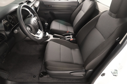 Imagen 10 de 15 de Toyota Hilux 2.4 Cs Dx 150cv 4x2 My22