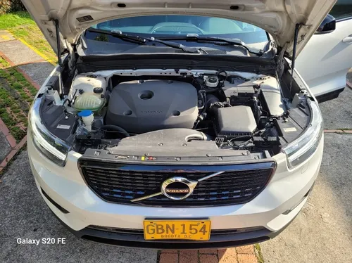 Volvo XC40 2.0 T4 R-DESIGN