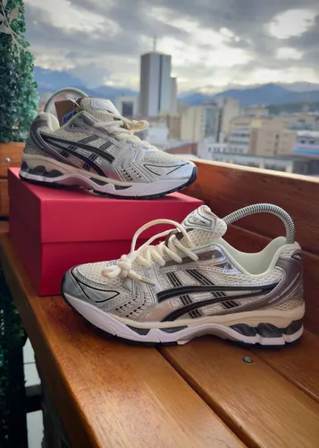 Asics kayano 18 hombre zapatos sale