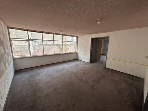 Casa Con Uso De Suelo Para Oficinas 839 M2 En Las Lomas De Chapultepec.
