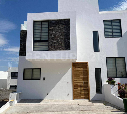 Casa En Venta  Fracc. Residencial Senderos  Monte Verde Tlajomulco, Jalisco.