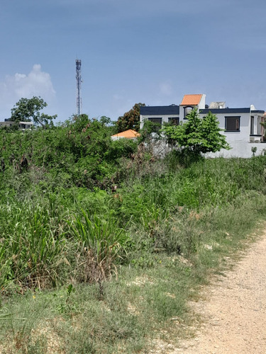 Terreno De 251.68 Metros Cuadrados Excelente Oportunidad, Única Para Construir El Hogar De Tus Sueños En Una Zona Céntrica, Tranquila Y Alejada Del Ruido De La Ciudad. Con Suficiente Espacio Para Cons