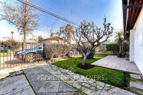 Acogedora Casa Con Gran Patio En Villa Frei Barr...