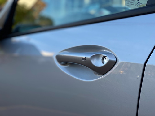 Imagen 7 de 22 de Chevrolet Onix Lt Tech Onstar 2020