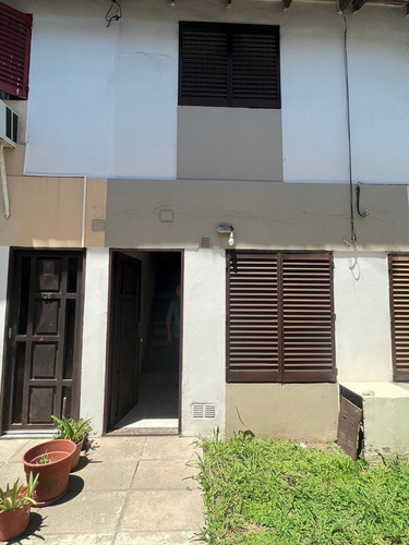 Duplex De 3 Ambientes Con Patio En Lomas Del Mirador