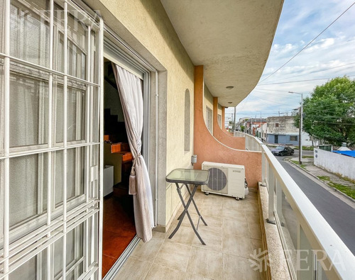 Imagen 9 de 25 de Venta Departamento Tipo Triplex De 4 Ambientes Con Patio Con Parrilla En Sarandí (30746)