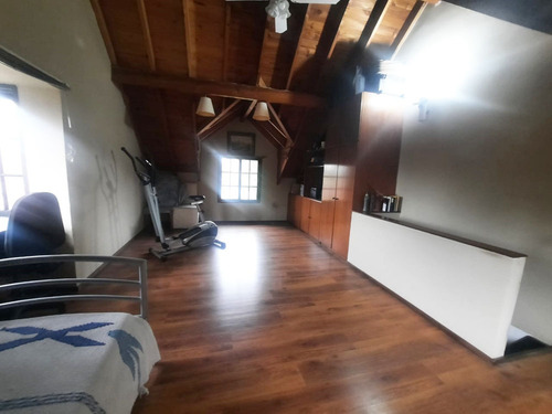 Ubicado En El Exclusivo Barrio Cerrado La Arboleda De Don Torcuato. Lindisima Casa Con 4 Dormitorios. Gran Lote De 920m2. Pileta. Muy Buen Estado.