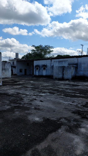 Bodega Comercial Con Amplio Patio De Maniobras ,en El Centro De Merida
