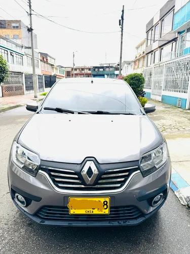 Renault Logan 1.6 Privilege / Intens