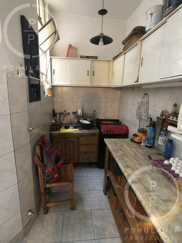 Imagen 5 de 14 de Venta Ph De 4 Ambientes En Almagro Sobre Avenida Rivadavia. Ideal Para Refaccionar!