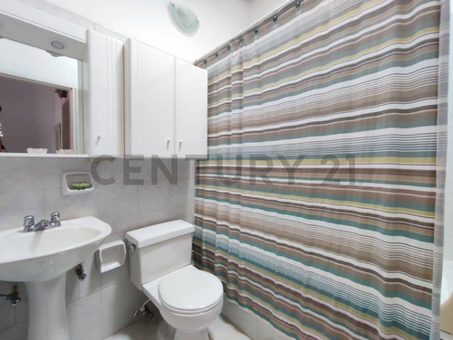 Amplio Townhouse Ubicado En C.r Villas De Oriente
