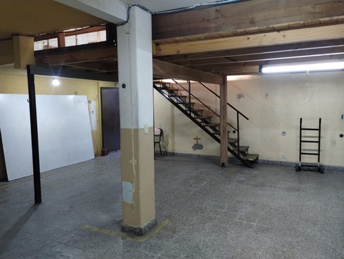 Excelente Galpón En Caseros De 510mt2 C/dos Plantas Operativas C/oficinas Y Vestuario!!!