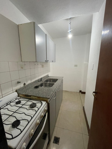 Departamento 2 Dormitorios Con Balcon En Alquiler - B° Centro