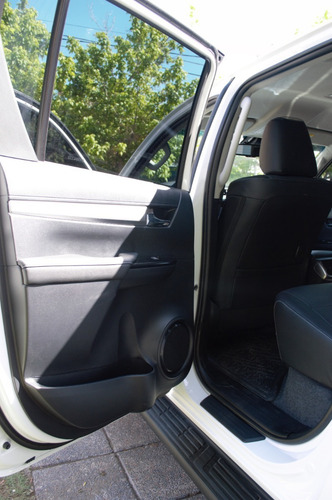 Imagen 13 de 22 de Toyota Hilux 4x4 Dc Srx 2.8 Tdi 6 At 0km