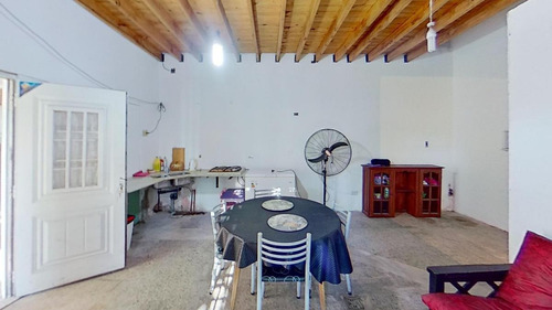 Imagen 8 de 30 de Casa En Los Hornos - Lote De 10 X 45 - 3 Dormitorios