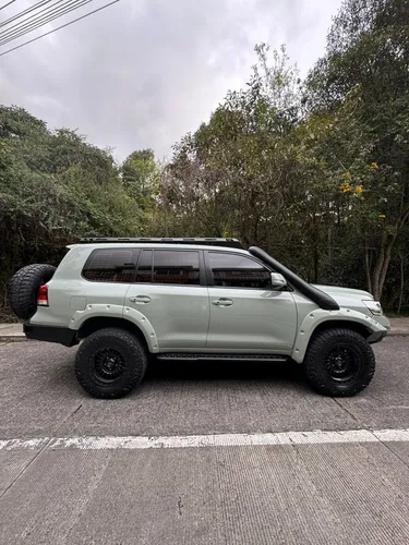 Toyota Land Cruiser 4.5 Imperial Lc200 Diésel