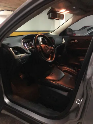 Jeep Cherokee 3.2 Longitude Plus