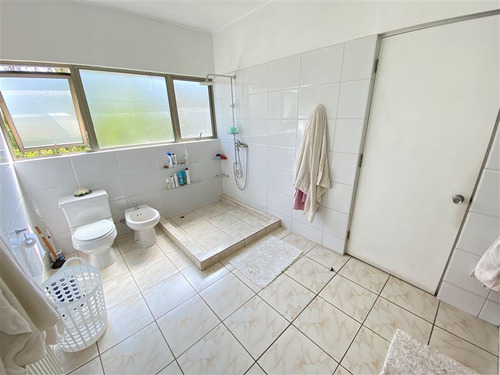 Casa En Venta De 5 Dorm. En Colina