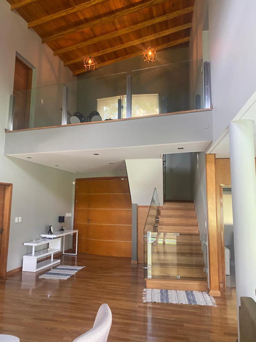 Casa En Venta - 5 Dormitorios 4 Baños - Hudson